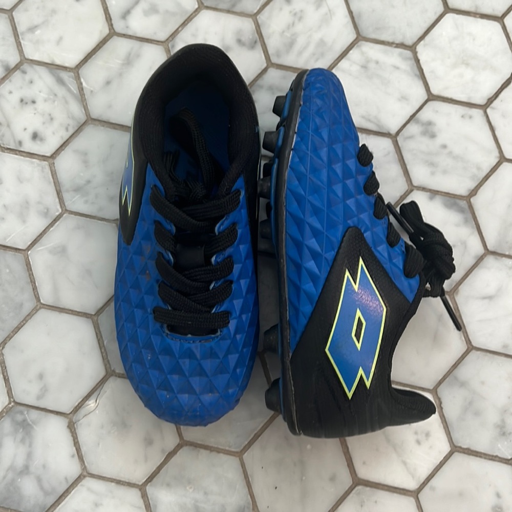 Toddler soccer cleat